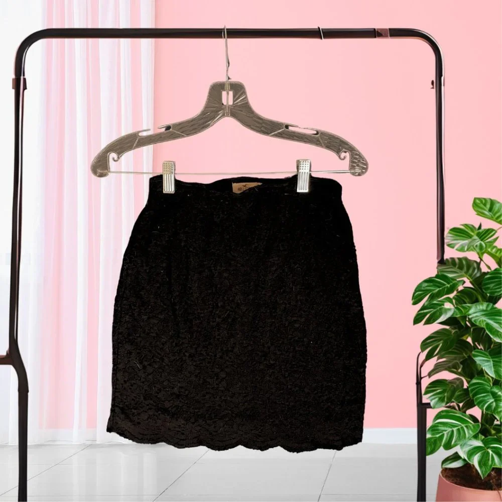 Hollister Lace Mini Skirt - Size Small - Picture 1 of 4